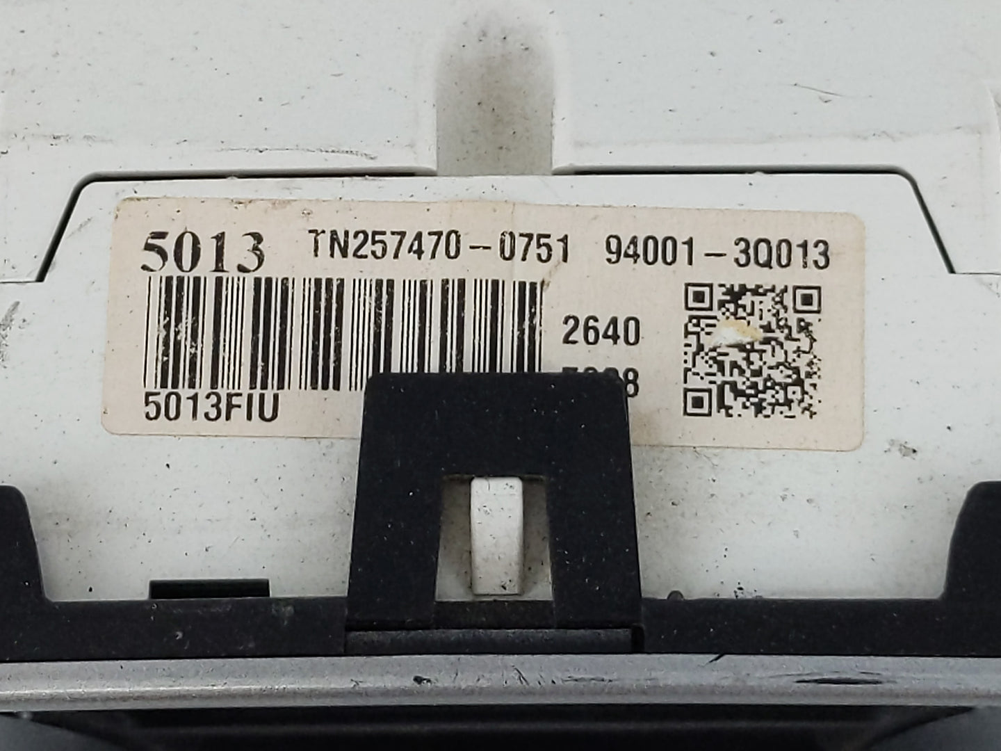 2011-2012 Hyundai Sonata Instrument Cluster Speedometer Gauges P/N:94001-3Q013 Fits Fits 2011 2012 OEM Used Auto Parts - Oem