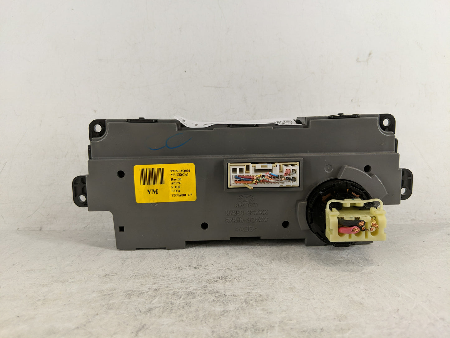 2011 Hyundai Sonata Climate Control Module Temperature AC/Heater Replacement P/N:97250-3Q001 Fits OEM Used Auto Parts - Oemu