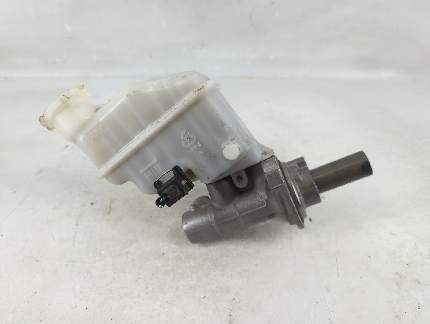 2011-2014 Hyundai Sonata Brake Master Cylinder - Oemusedautoparts1.com
