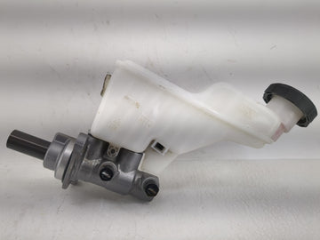 2011-2014 Hyundai Sonata Brake Master Cylinder - Oemusedautoparts1.com