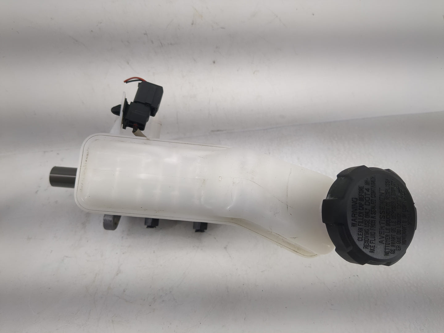 2011-2014 Hyundai Sonata Brake Master Cylinder - Oemusedautoparts1.com