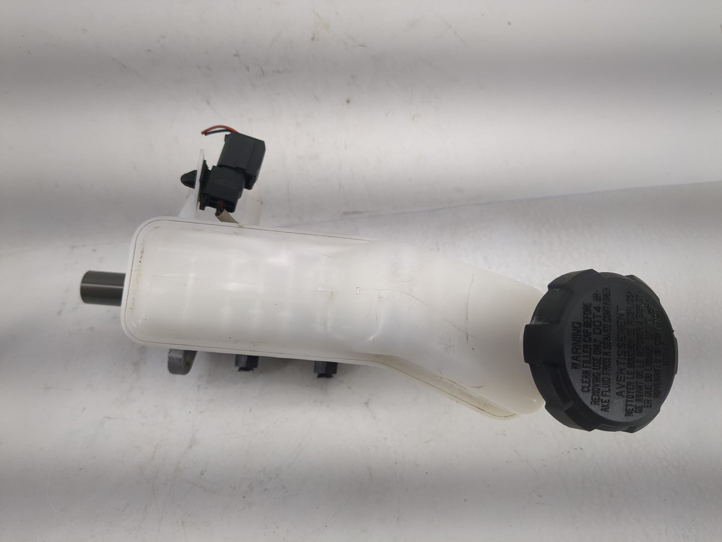 2011-2014 Hyundai Sonata Brake Master Cylinder - Oemusedautoparts1.com