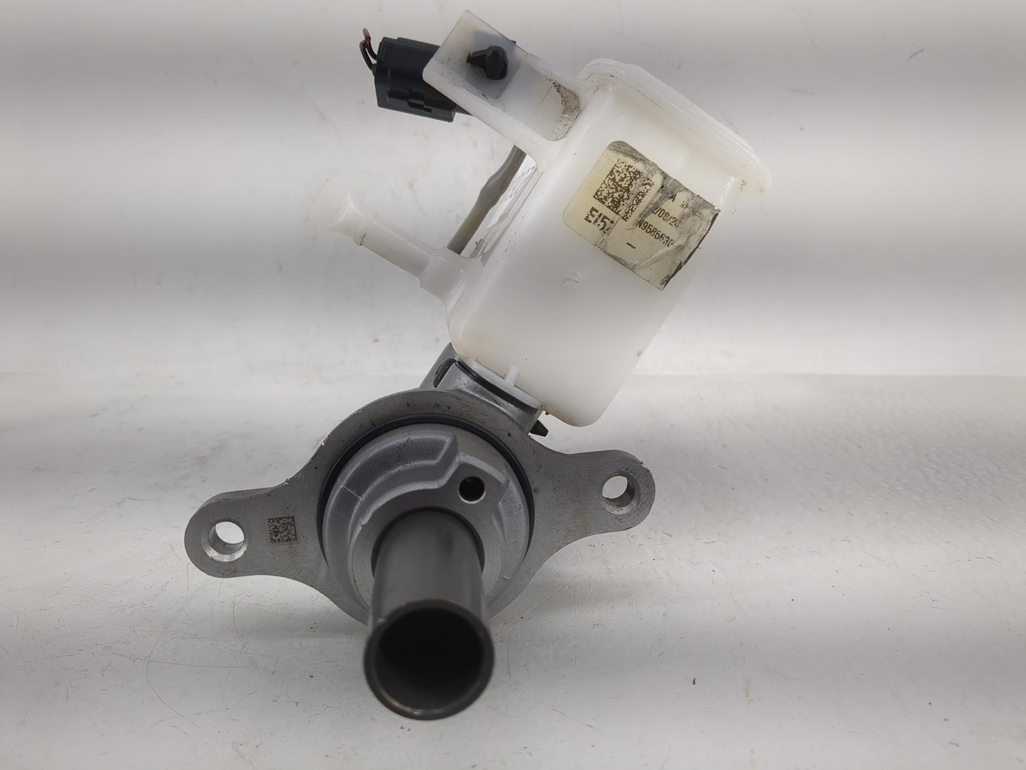 2011-2014 Hyundai Sonata Brake Master Cylinder - Oemusedautoparts1.com