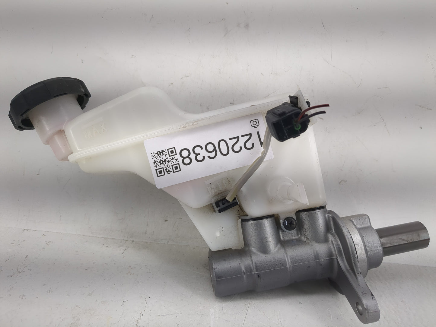 2011-2014 Hyundai Sonata Brake Master Cylinder - Oemusedautoparts1.com
