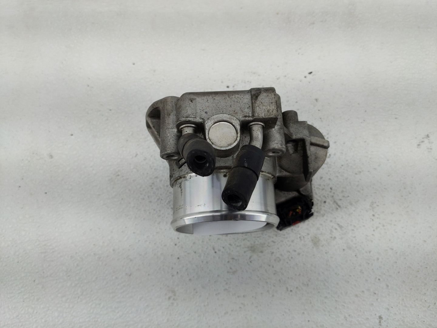 2011-2014 Hyundai Sonata Throttle Body P/N:35100-2G710 Fits Fits 2011 2012 2013 2014 2015 2016 OEM Used Auto Parts - Oemused