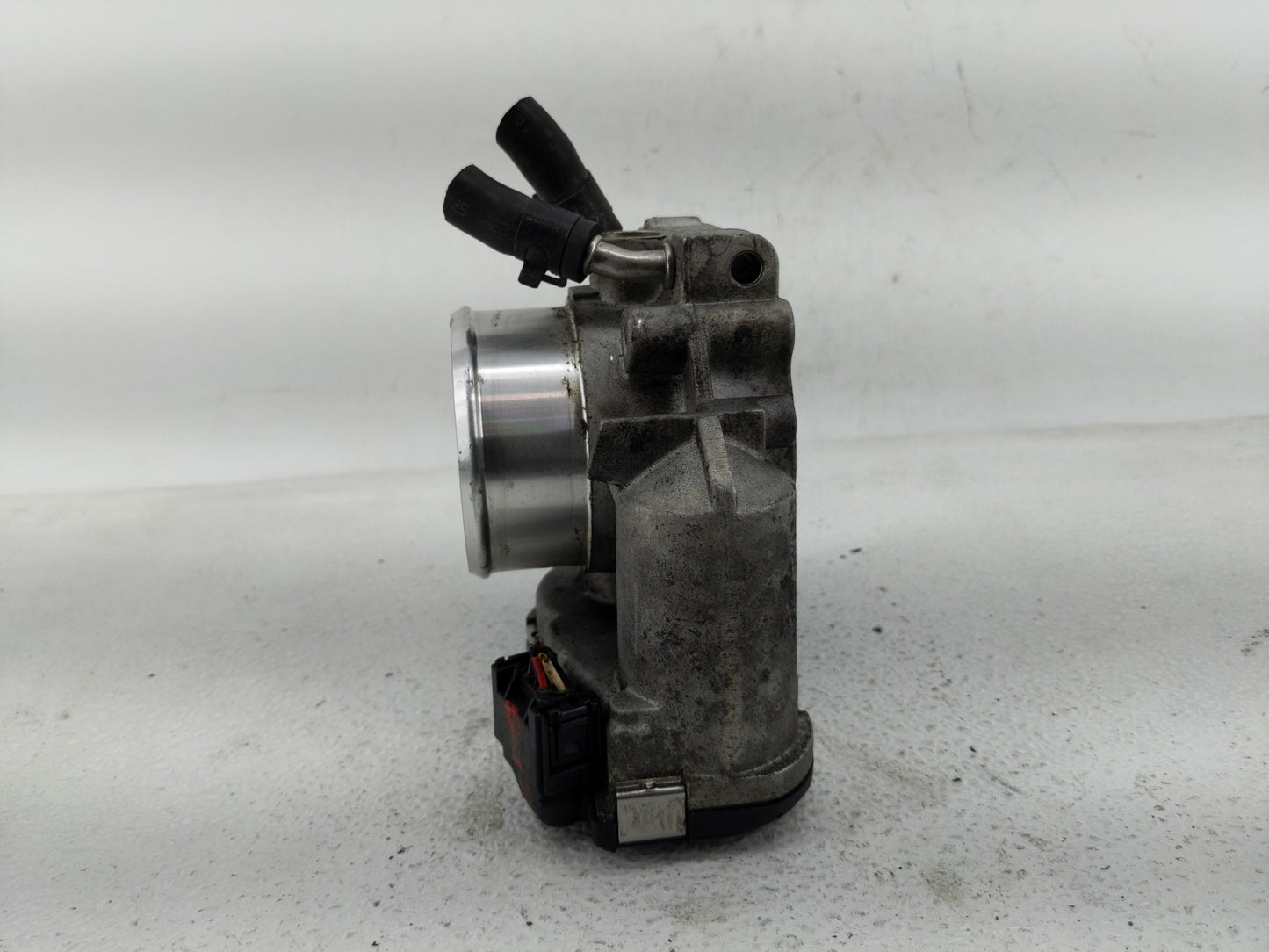 2011-2014 Hyundai Sonata Throttle Body P/N:35100-2G710 Fits Fits 2011 2012 2013 2014 2015 2016 OEM Used Auto Parts - Oemused