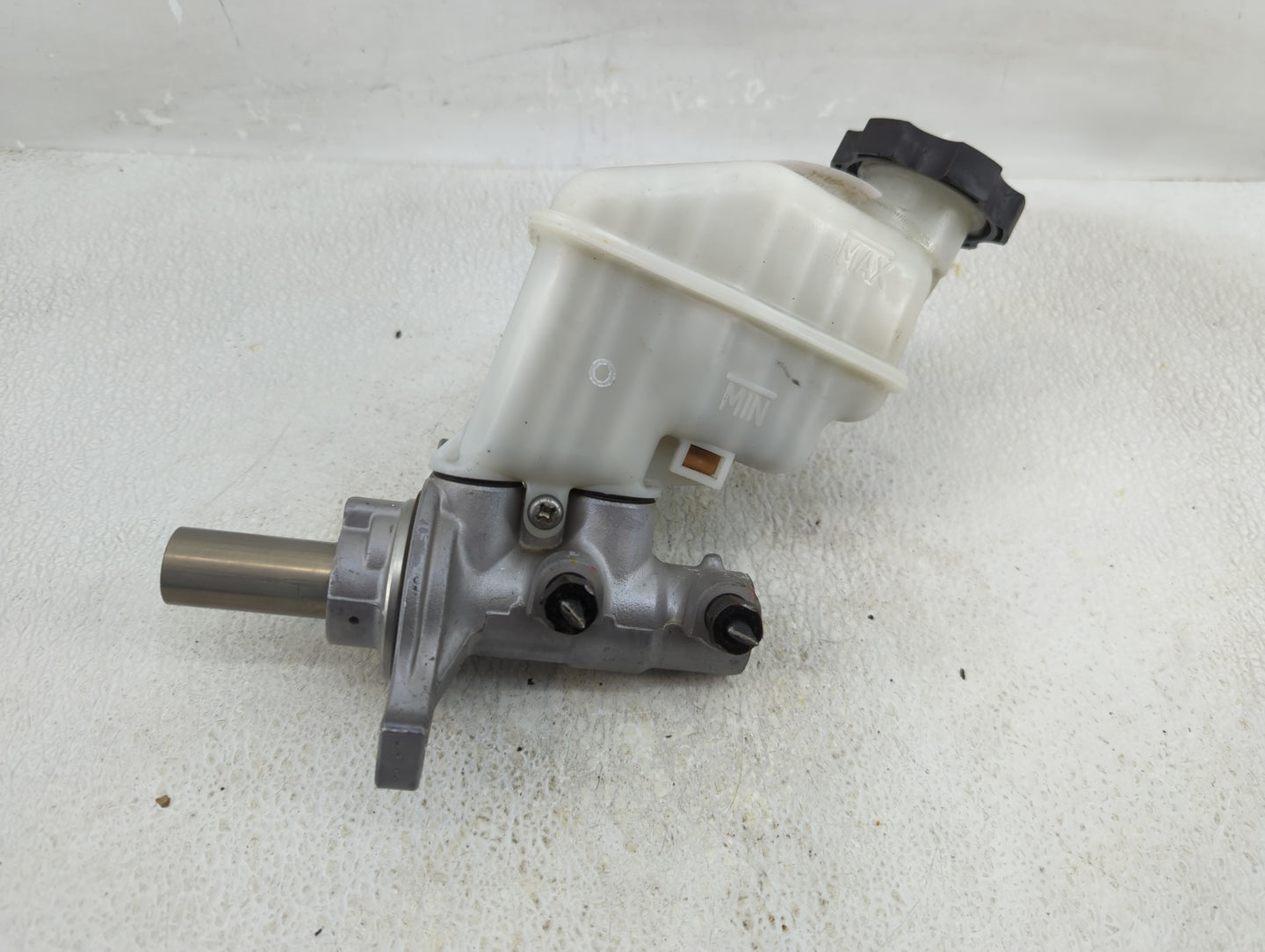 2011-2014 Hyundai Sonata Brake Master Cylinder 1277865 - Oemusedautoparts1.com