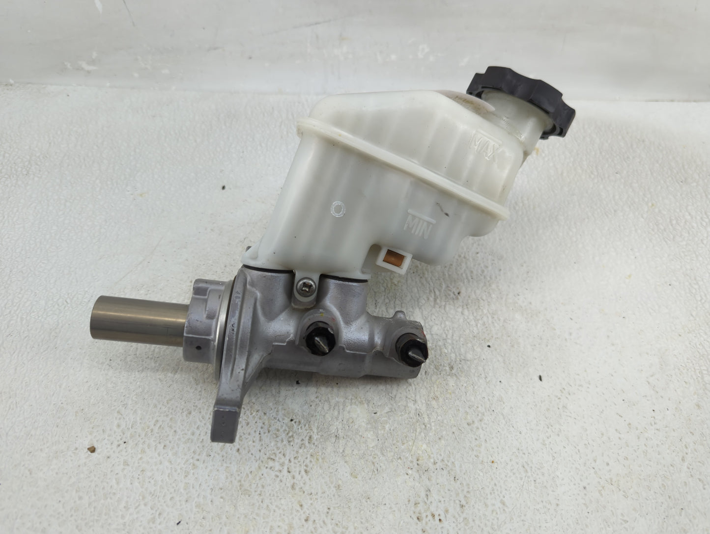 2011-2014 Hyundai Sonata Brake Master Cylinder 1277865 - Oemusedautoparts1.com