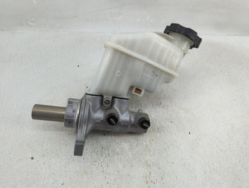 2011-2014 Hyundai Sonata Brake Master Cylinder 1277865 - Oemusedautoparts1.com