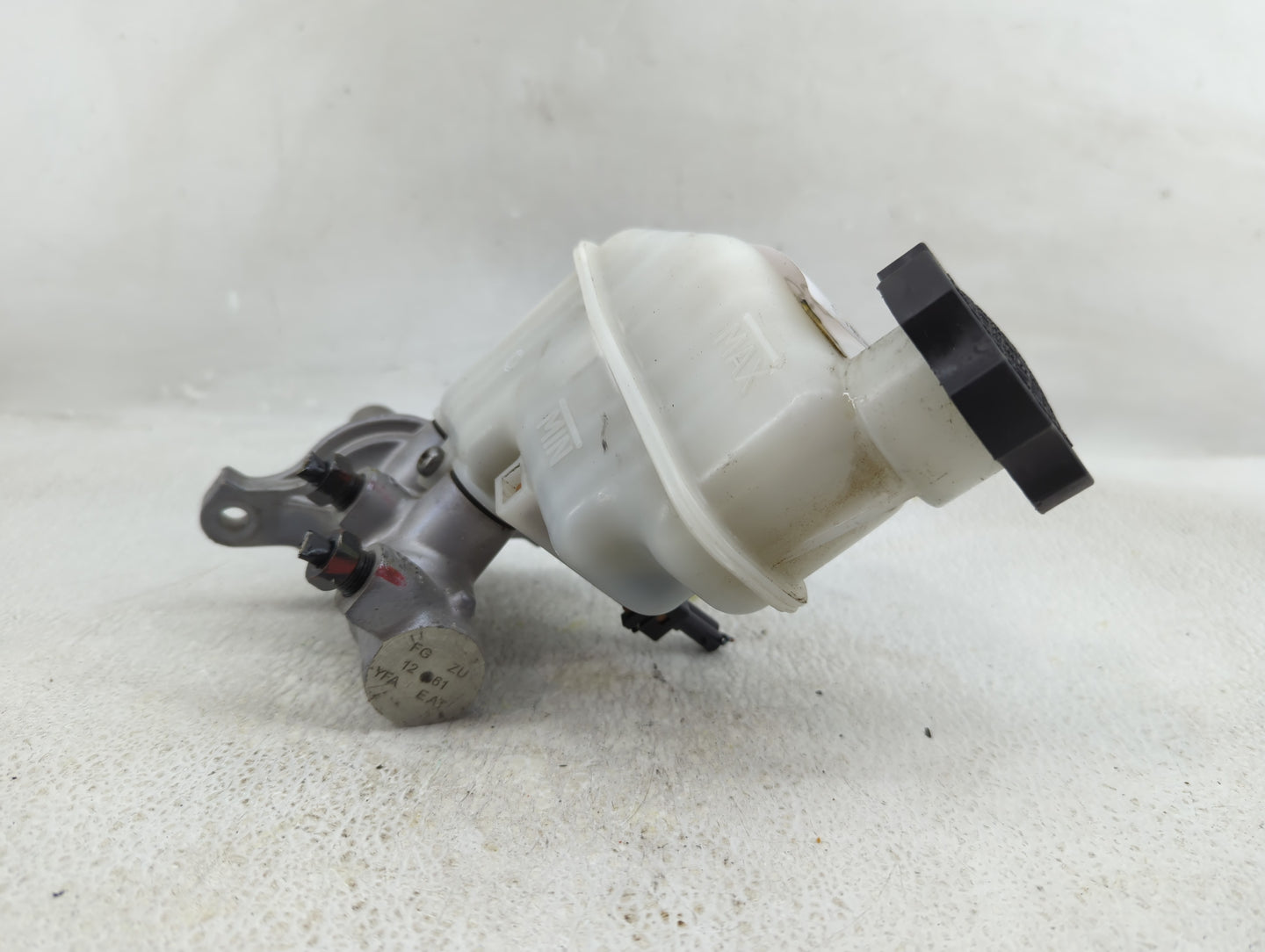 2011-2014 Hyundai Sonata Brake Master Cylinder 1277865 - Oemusedautoparts1.com