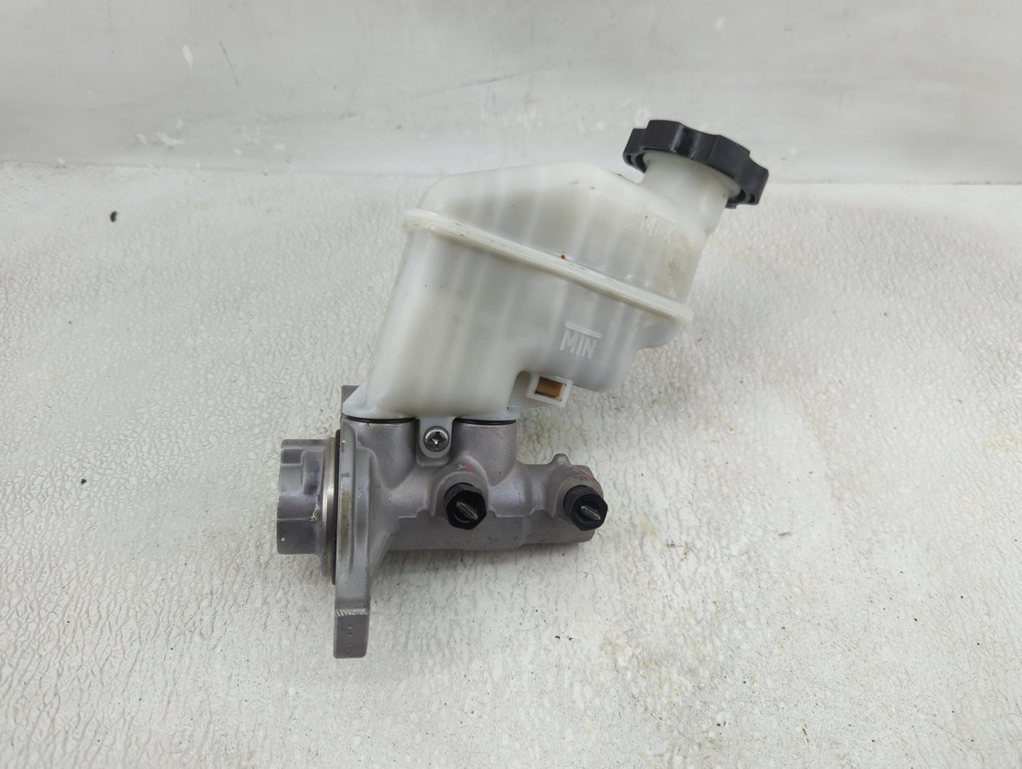 2011-2014 Hyundai Sonata Brake Master Cylinder - Oemusedautoparts1.com