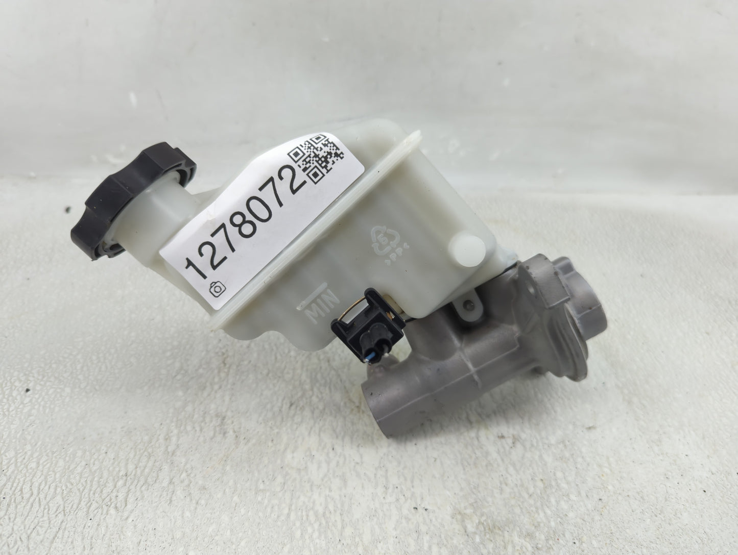 2011-2014 Hyundai Sonata Brake Master Cylinder - Oemusedautoparts1.com