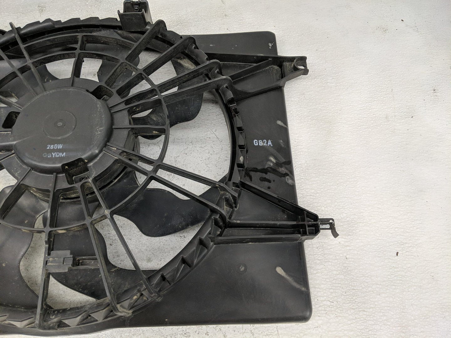 2011-2012 Hyundai Sonata Electric Radiator Cooling Fan Motor Assembly P/N:25380-3Q170 Fits Fits 2011 2012 2013 OEM Used Auto