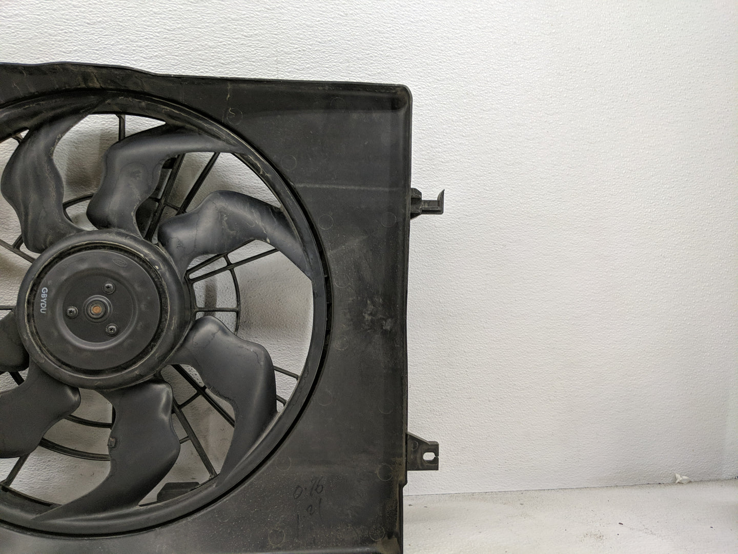 2011-2012 Hyundai Sonata Electric Radiator Cooling Fan Motor Assembly P/N:25380-3Q170 Fits Fits 2011 2012 2013 OEM Used Auto