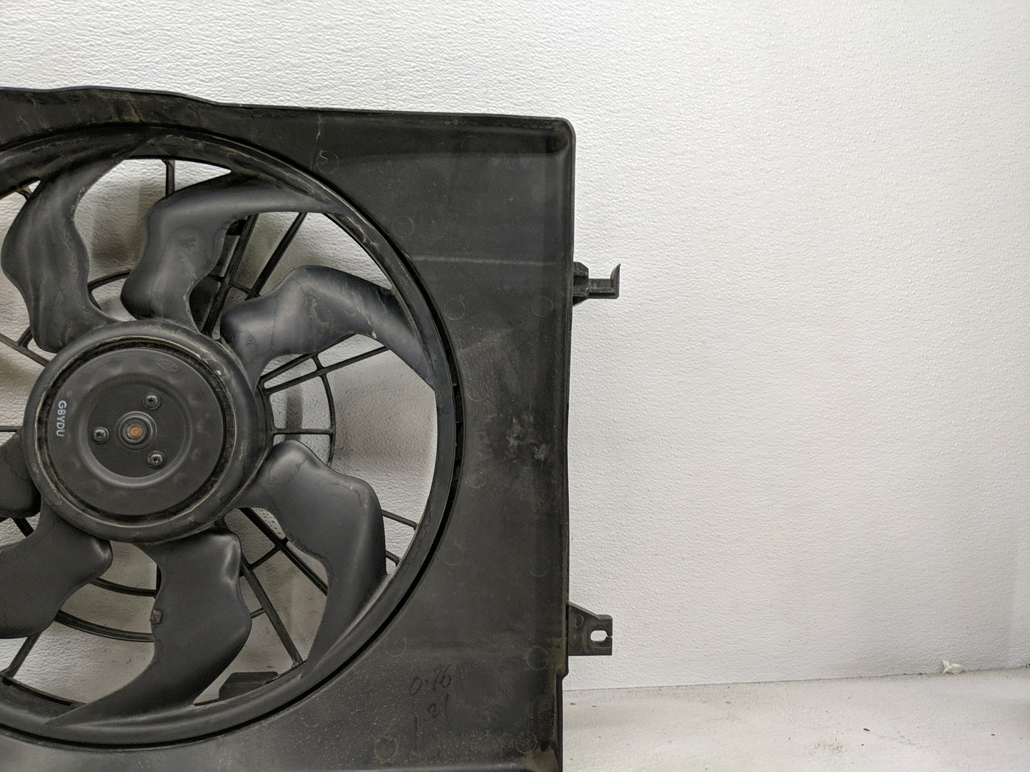 2011-2012 Hyundai Sonata Electric Radiator Cooling Fan Motor Assembly P/N:25380-3Q170 Fits Fits 2011 2012 2013 OEM Used Auto