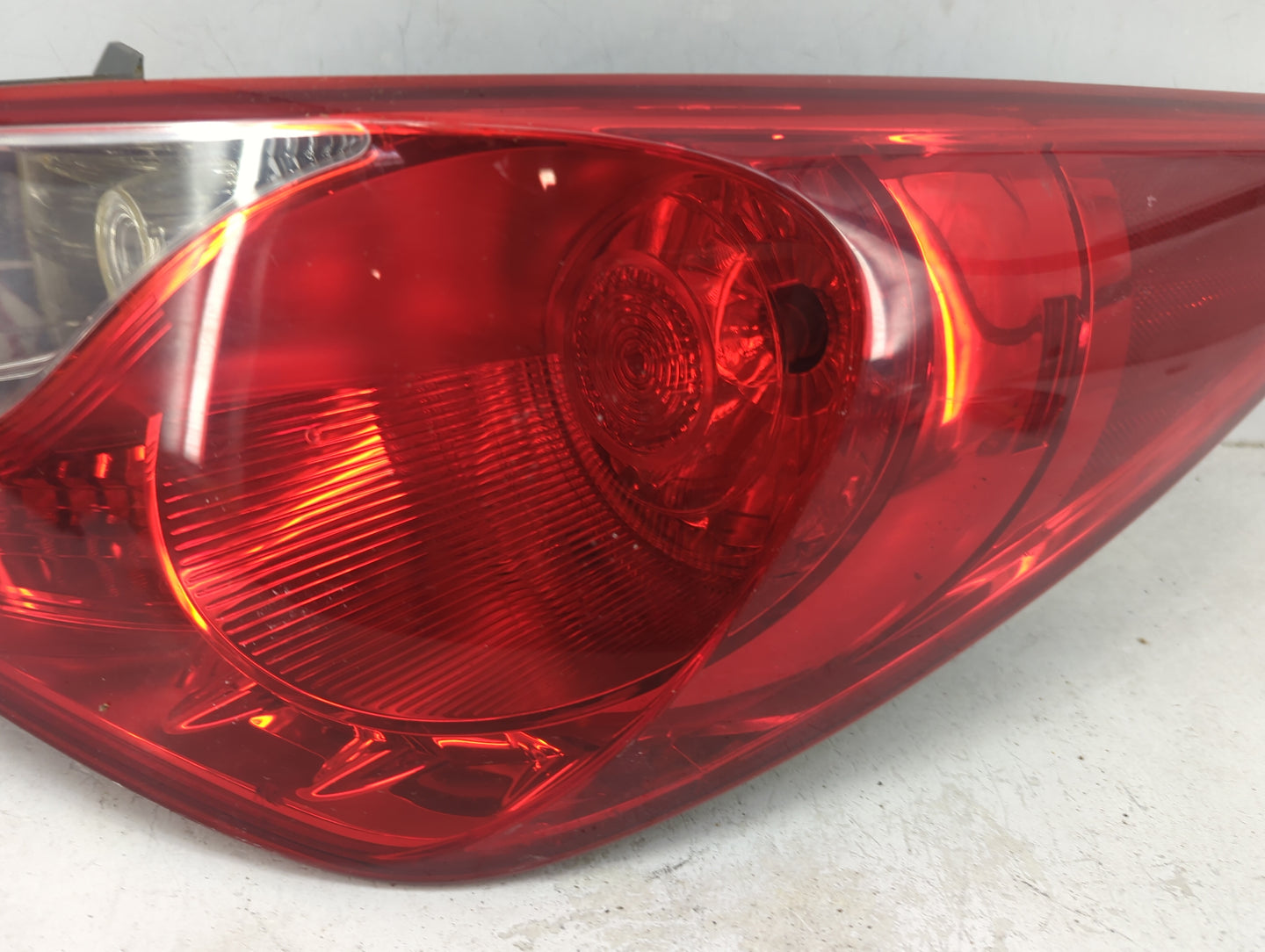 2011-2014 Hyundai Sonata Tail Light Assembly Passenger Right OEM P/N:92402-3Q Fits Fits 2011 2012 2013 2014 OEM Used Auto Pa