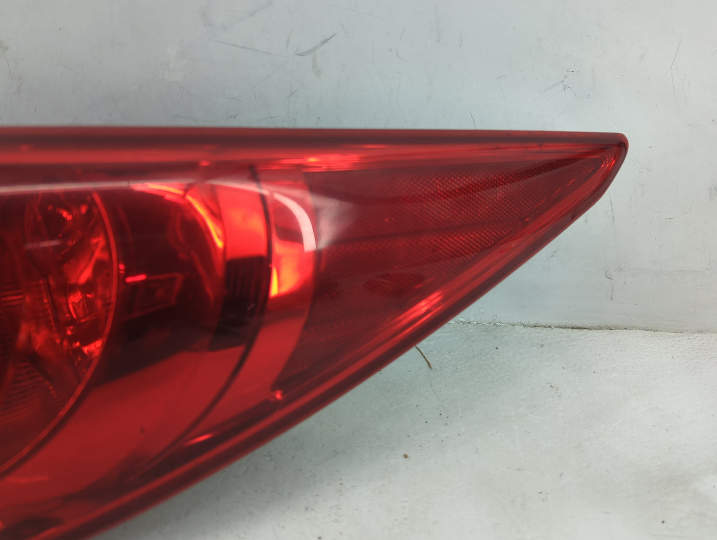 2011-2014 Hyundai Sonata Tail Light Assembly Passenger Right OEM P/N:92402-3Q Fits Fits 2011 2012 2013 2014 OEM Used Auto Pa
