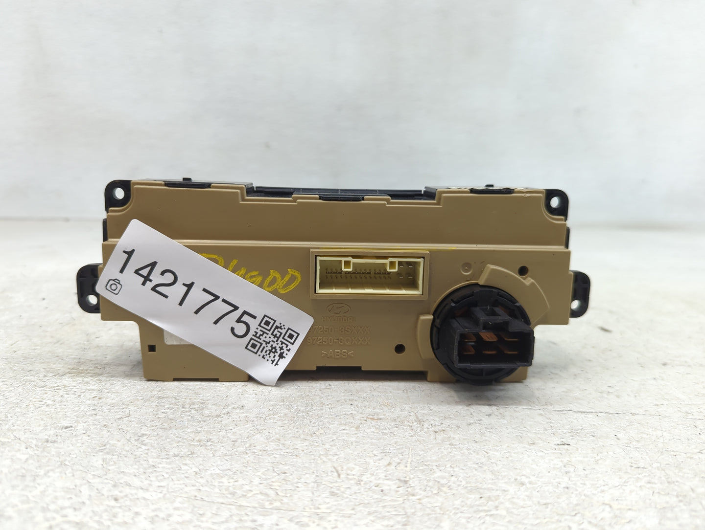 2011 Hyundai Sonata Climate Control Module Temperature AC/Heater Replacement P/N:97250-3Q000 Fits OEM Used Auto Parts - Oemu