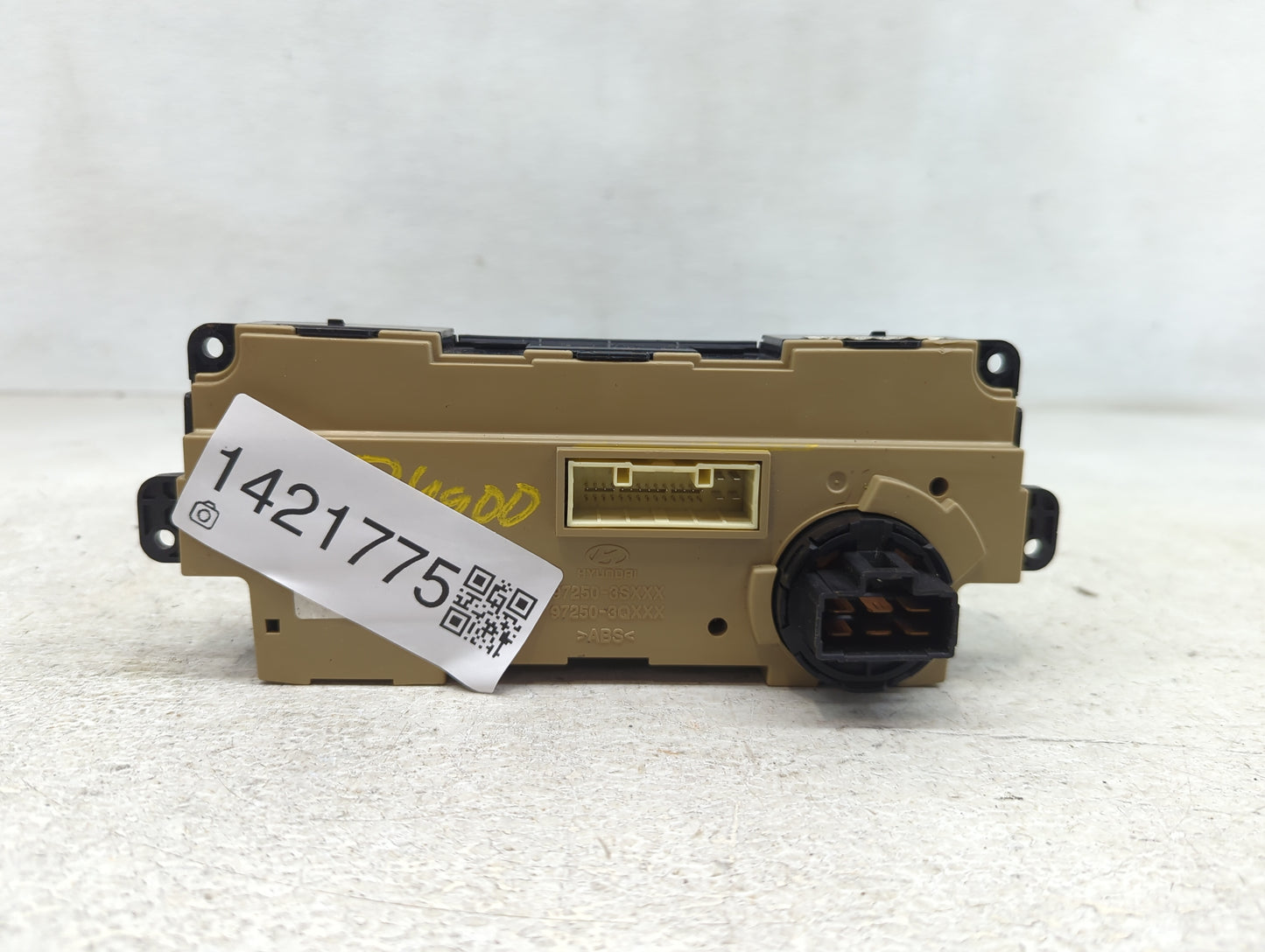 2011 Hyundai Sonata Climate Control Module Temperature AC/Heater Replacement P/N:97250-3Q000 Fits OEM Used Auto Parts - Oemu