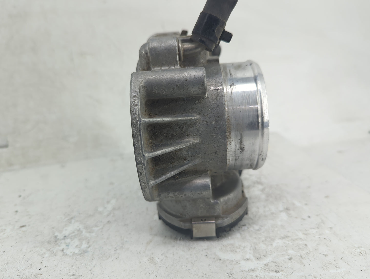 2011-2015 Hyundai Sonata Throttle Body P/N:35100-2G800 9045010020, 2a14325Y Fits Fits 2011 2012 2013 2014 2015 2016 OEM Used