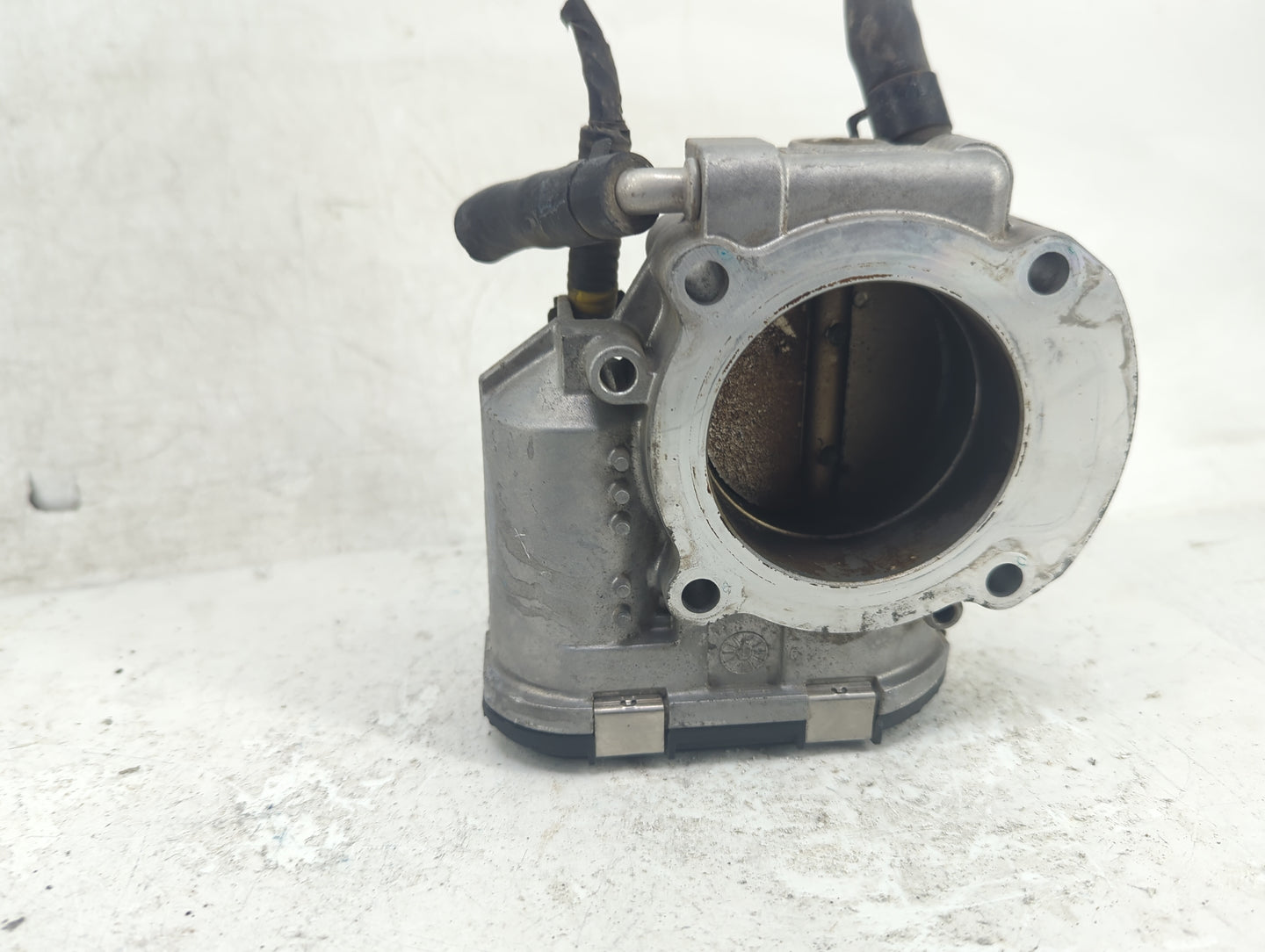 2011-2015 Hyundai Sonata Throttle Body P/N:35100-2G800 9045010020, 2a14325Y Fits Fits 2011 2012 2013 2014 2015 2016 OEM Used