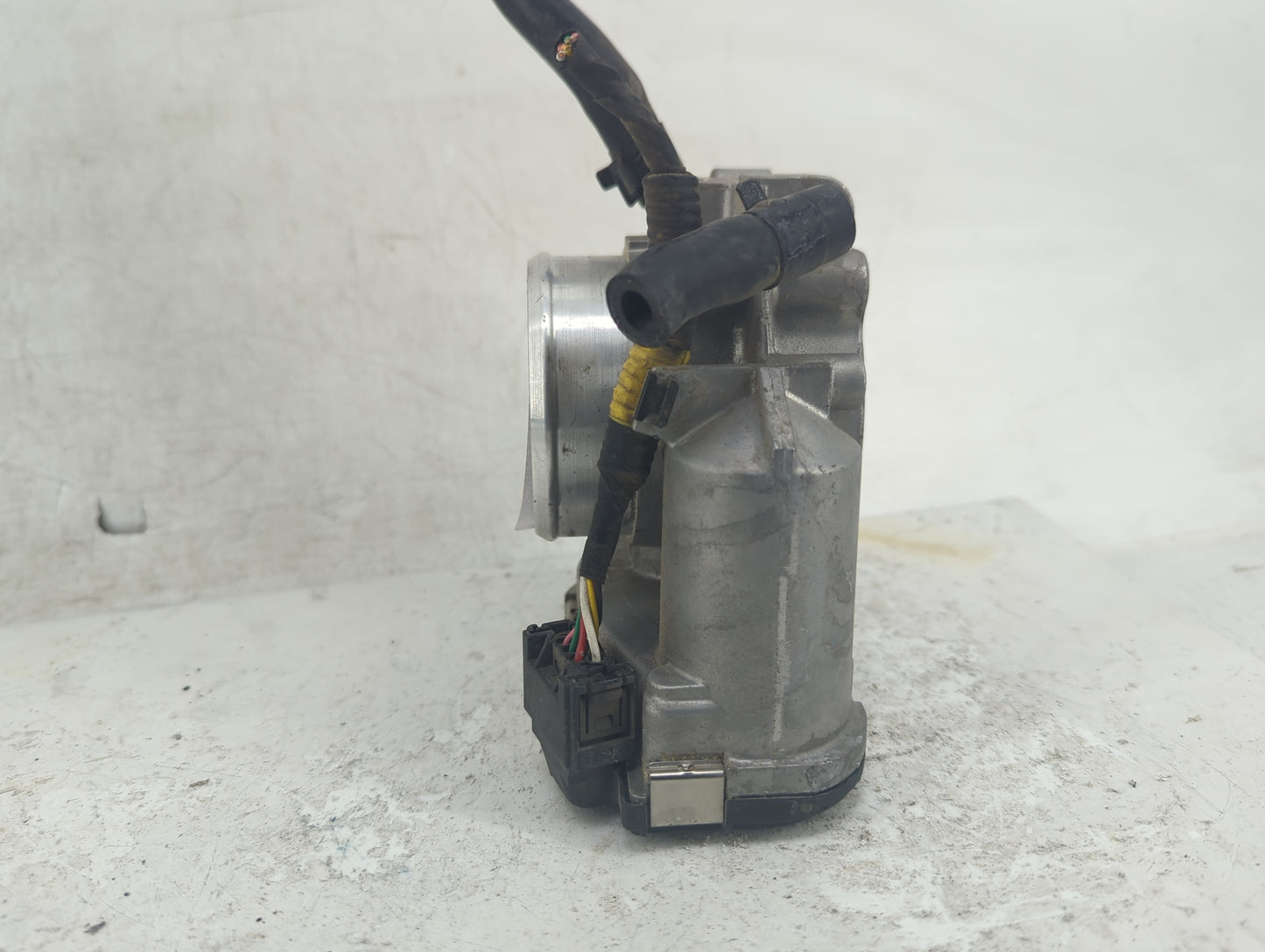 2011-2015 Hyundai Sonata Throttle Body P/N:35100-2G800 9045010020, 2a14325Y Fits Fits 2011 2012 2013 2014 2015 2016 OEM Used