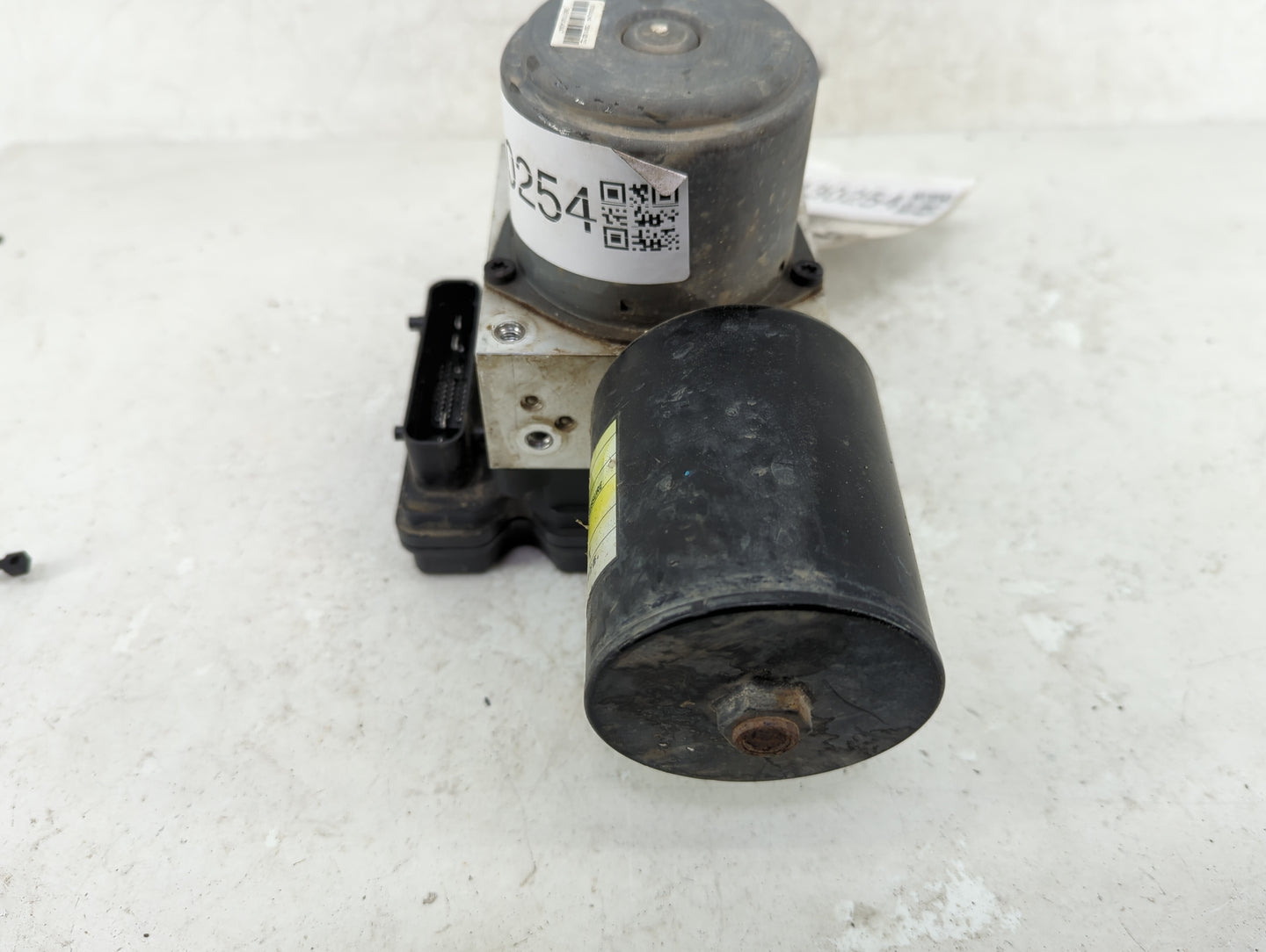 2011-2012 Hyundai Sonata ABS Pump Control Module Replacement Fits Fits 2011 2012 OEM Used Auto Parts - Oemusedautoparts1.com