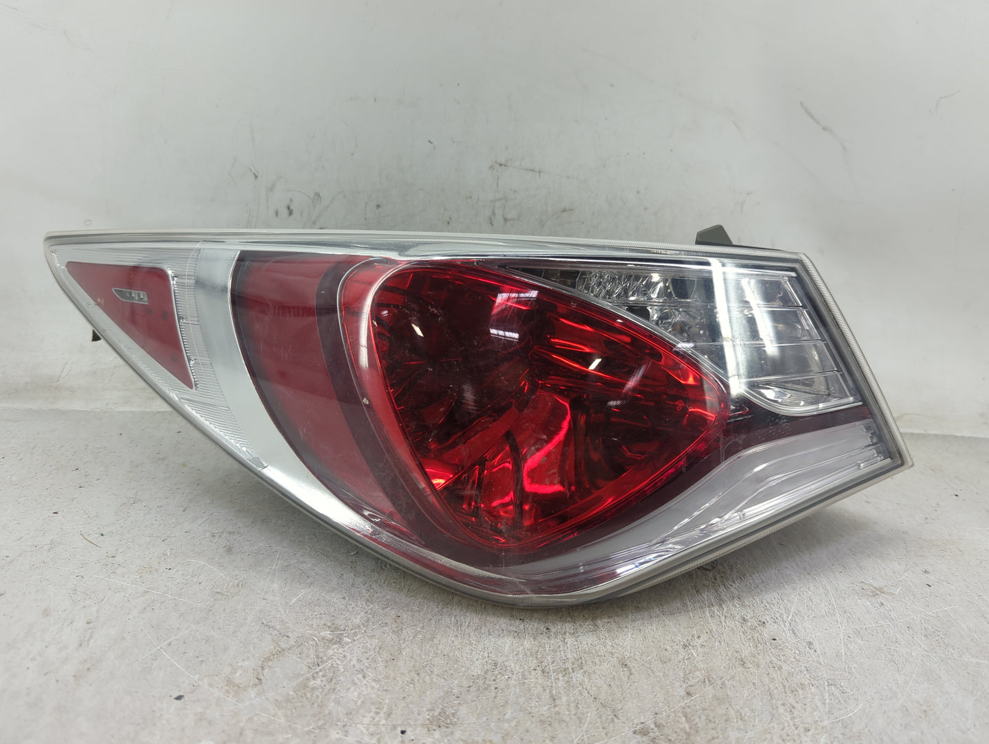 2011 Hyundai Sonata Tail Light Assembly Passenger Right OEM P/N:92401-3S Fits OEM Used Auto Parts - Oemusedautoparts1.com