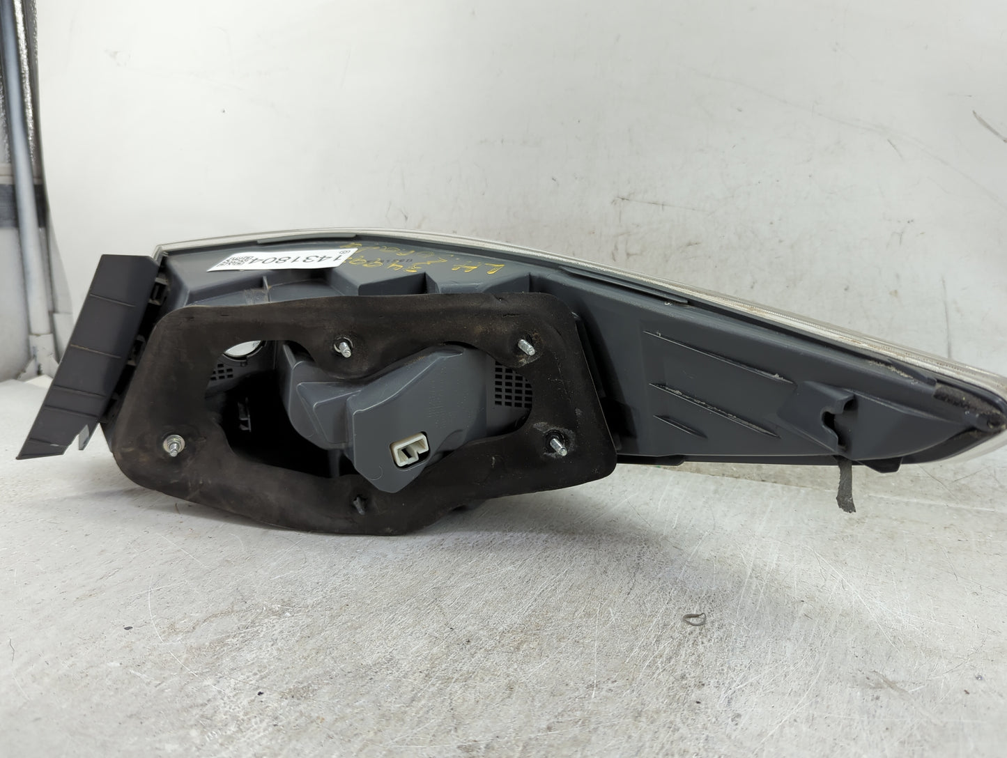 2011 Hyundai Sonata Tail Light Assembly Passenger Right OEM P/N:92401-3S Fits OEM Used Auto Parts - Oemusedautoparts1.com
