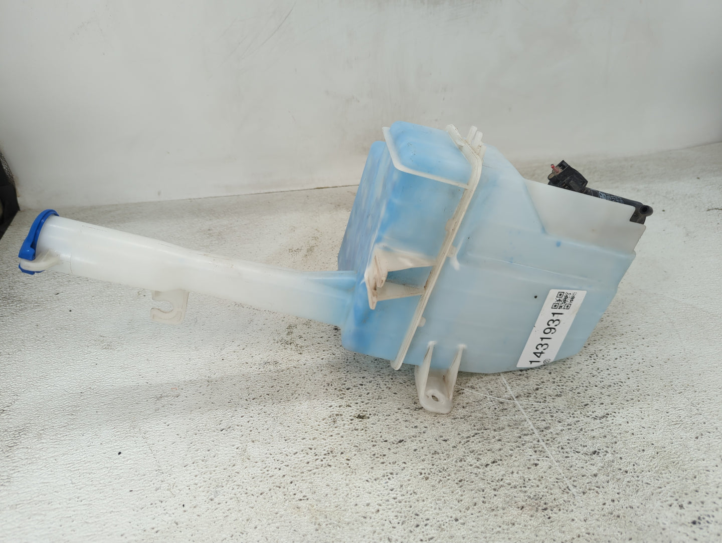 2011-2015 Hyundai Sonata Windshield Washer Fluid Reservoir Bottle Oem - Oemusedautoparts1.com