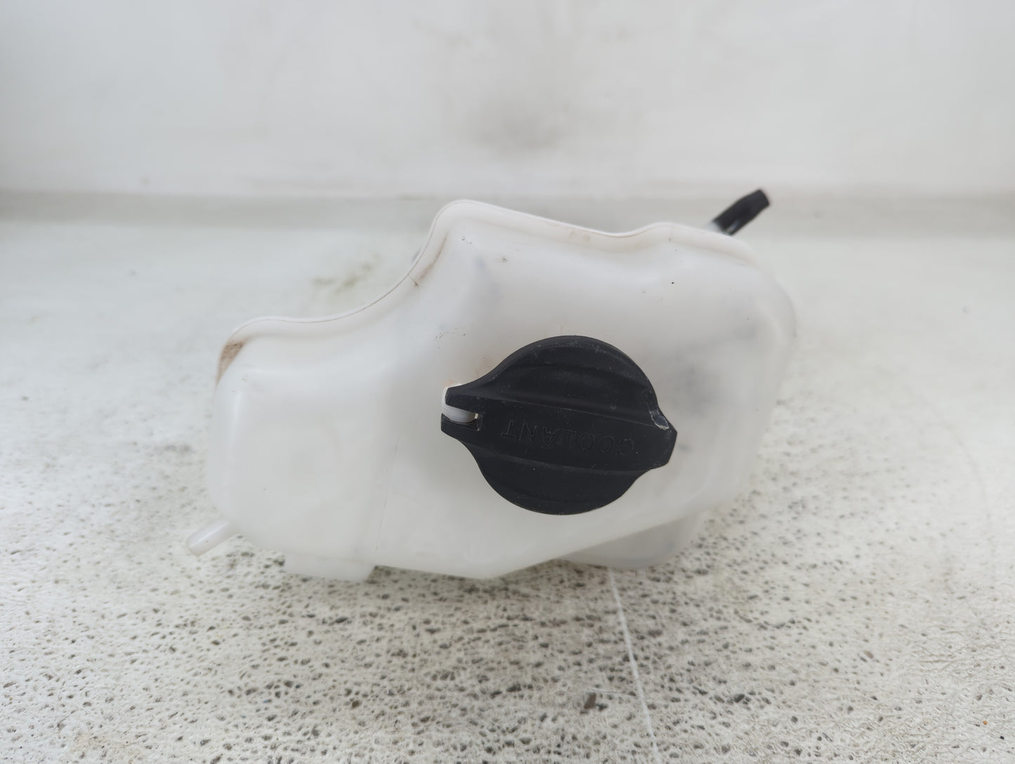 2011-2015 Hyundai Sonata Radiator Coolant Overflow Expansion Tank Bottle - Oemusedautoparts1.com
