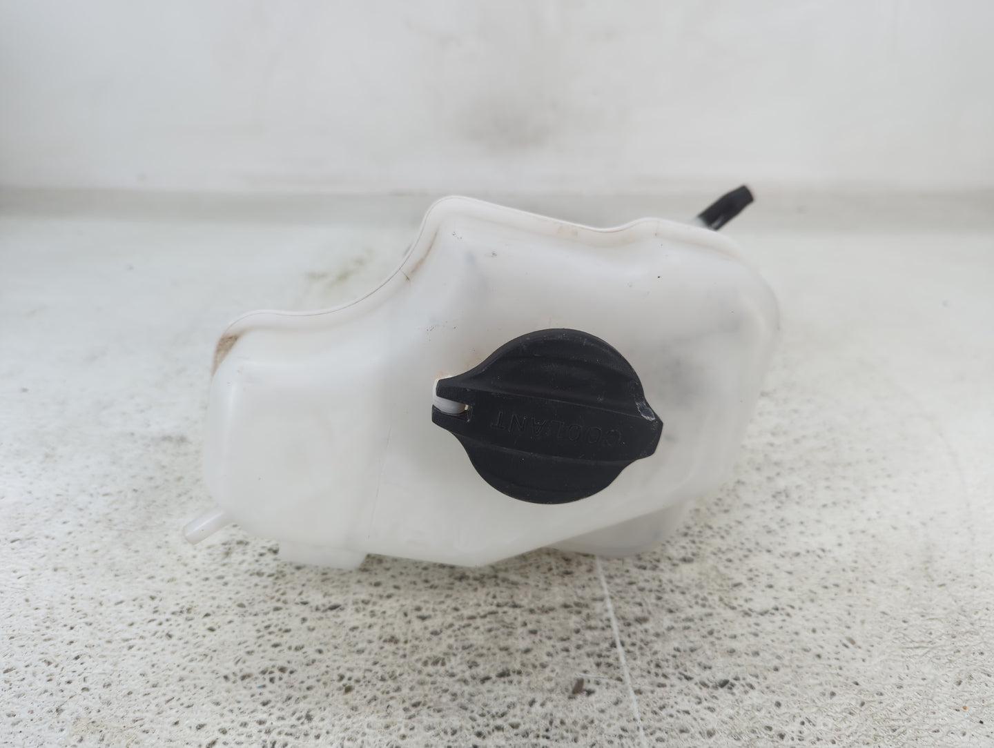 2011-2015 Hyundai Sonata Radiator Coolant Overflow Expansion Tank Bottle 1432525 - Oemusedautoparts1.com
