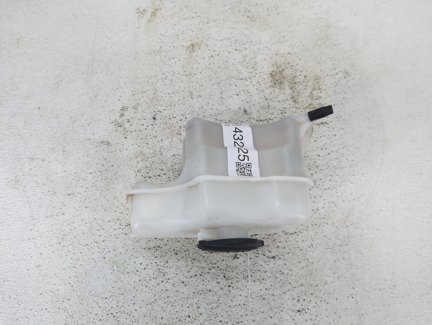 2011-2015 Hyundai Sonata Radiator Coolant Overflow Expansion Tank Bottle 1432525 - Oemusedautoparts1.com