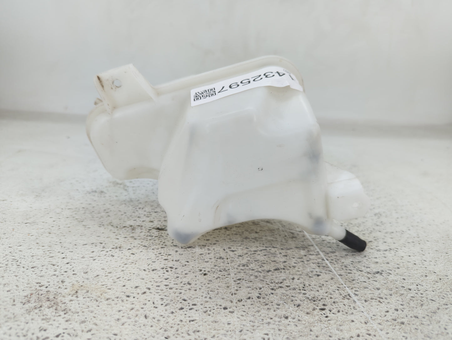 2011-2015 Hyundai Sonata Radiator Coolant Overflow Expansion Tank Bottle 1432597 - Oemusedautoparts1.com