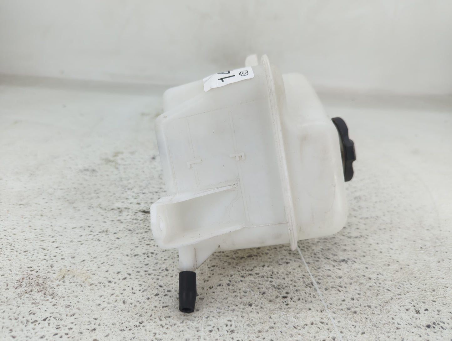 2011-2015 Hyundai Sonata Radiator Coolant Overflow Expansion Tank Bottle - Oemusedautoparts1.com