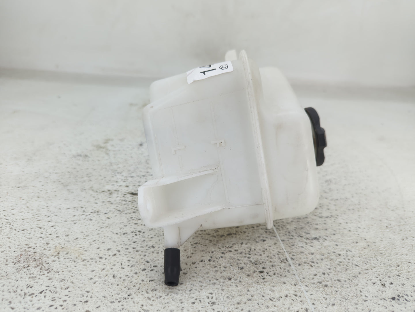 2011-2015 Hyundai Sonata Radiator Coolant Overflow Expansion Tank Bottle 1432597 - Oemusedautoparts1.com