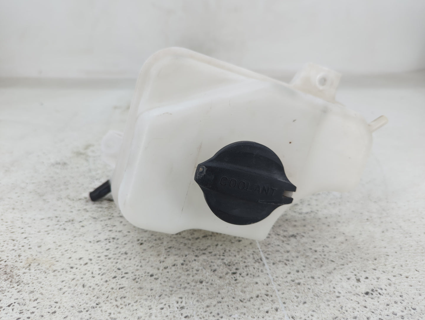 2011-2015 Hyundai Sonata Radiator Coolant Overflow Expansion Tank Bottle 1432597 - Oemusedautoparts1.com