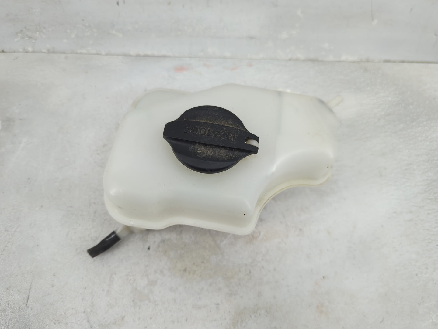 2011-2015 Hyundai Sonata Radiator Coolant Overflow Expansion Tank Bottle 1433256 - Oemusedautoparts1.com