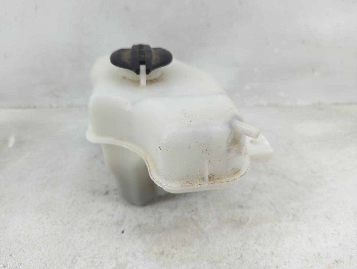 2011-2015 Hyundai Sonata Radiator Coolant Overflow Expansion Tank Bottle 1433256 - Oemusedautoparts1.com