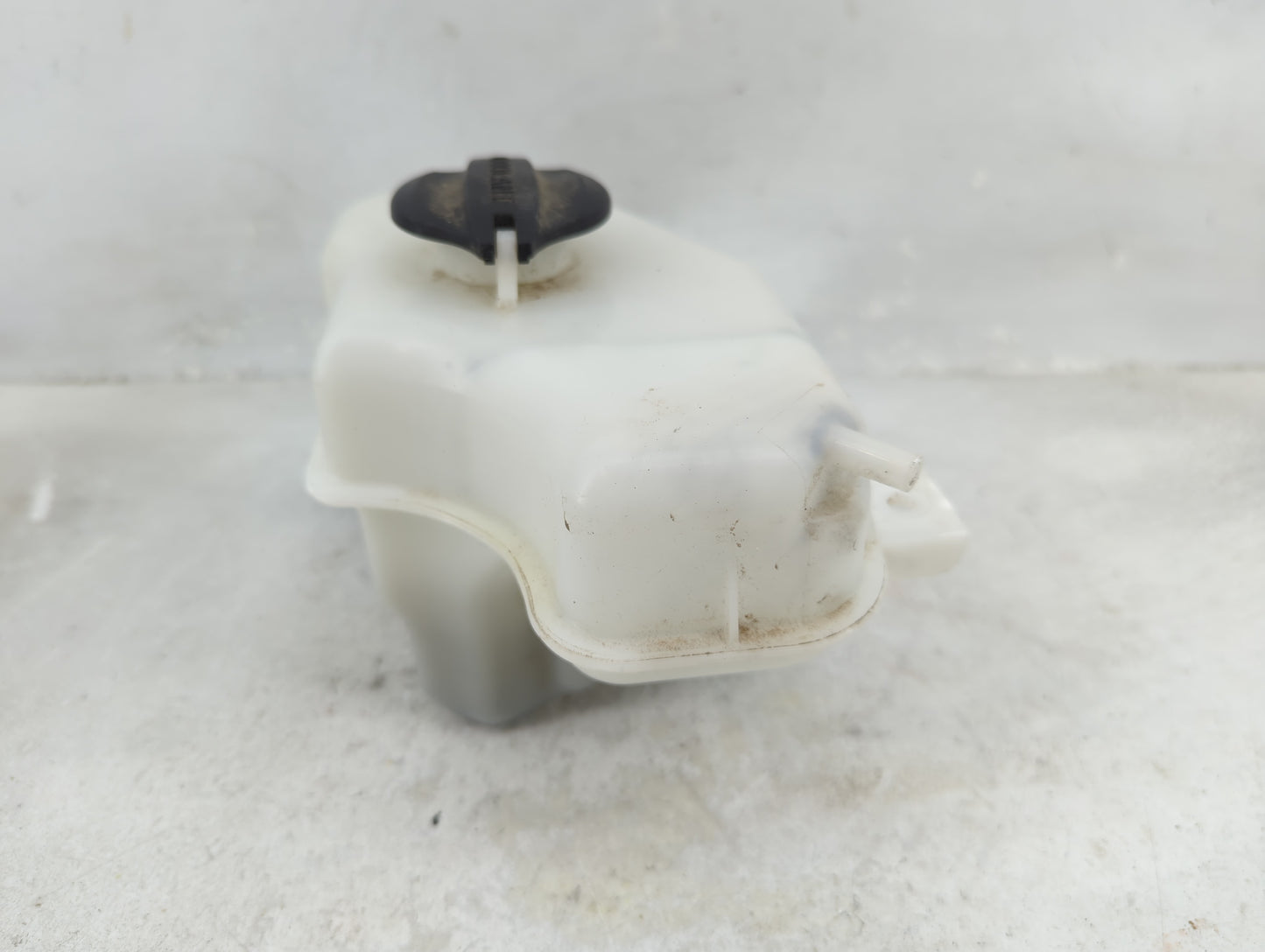 2011-2015 Hyundai Sonata Radiator Coolant Overflow Expansion Tank Bottle 1433256 - Oemusedautoparts1.com