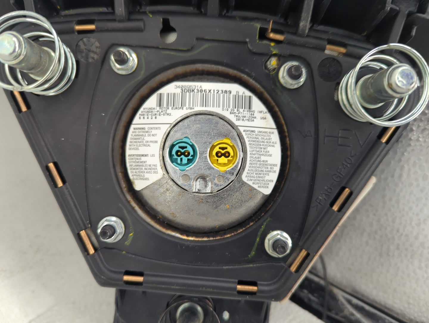 2011 Hyundai Sonata Air Bag Driver Left Steering Wheel Mounted P/N:569004R100RY 34089531A Fits OEM Used Auto Parts - Oemused