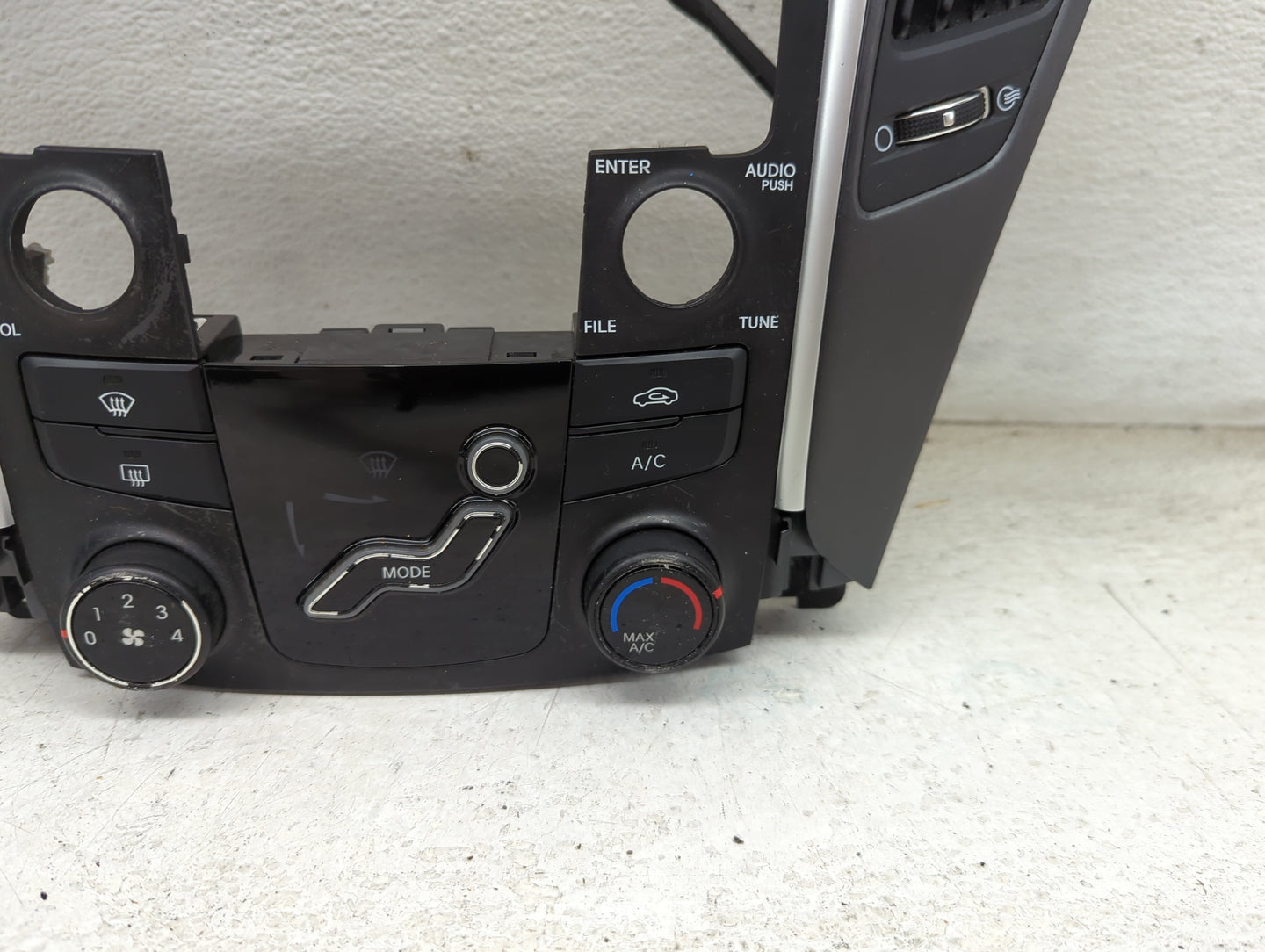 2011 Hyundai Sonata Climate Control Module Temperature AC/Heater Replacement P/N:94510-3Q000 Fits OEM Used Auto Parts - Oemu