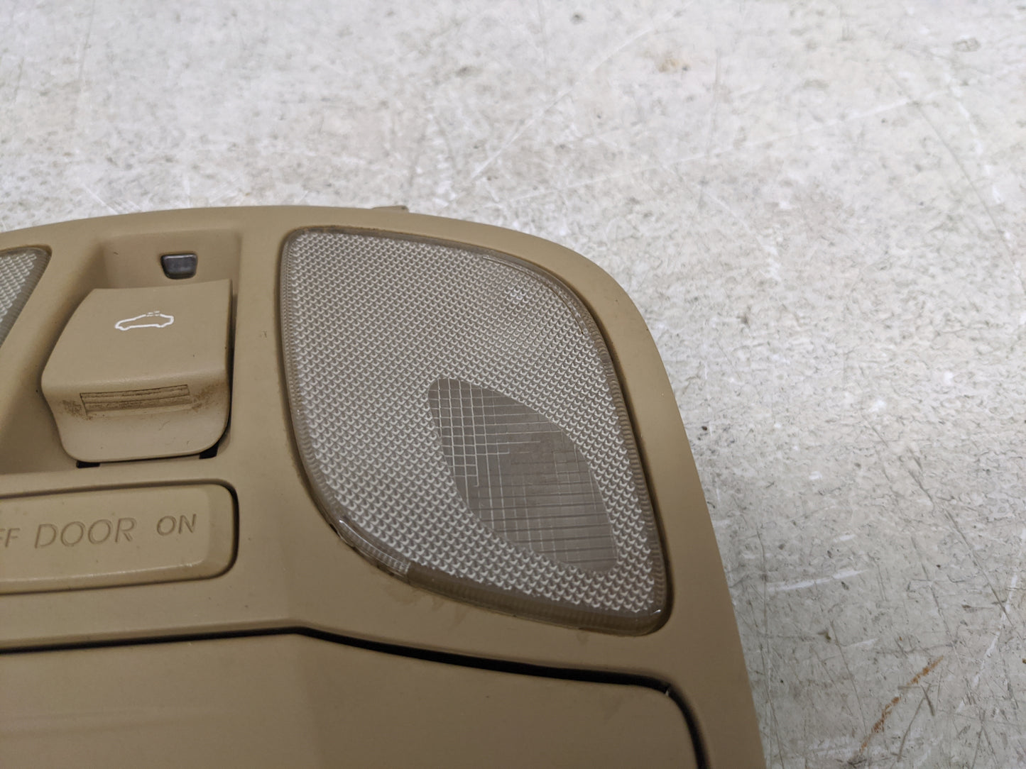 2011 Hyundai Sonata Overhead Roof Console Beige - Oemusedautoparts1.com