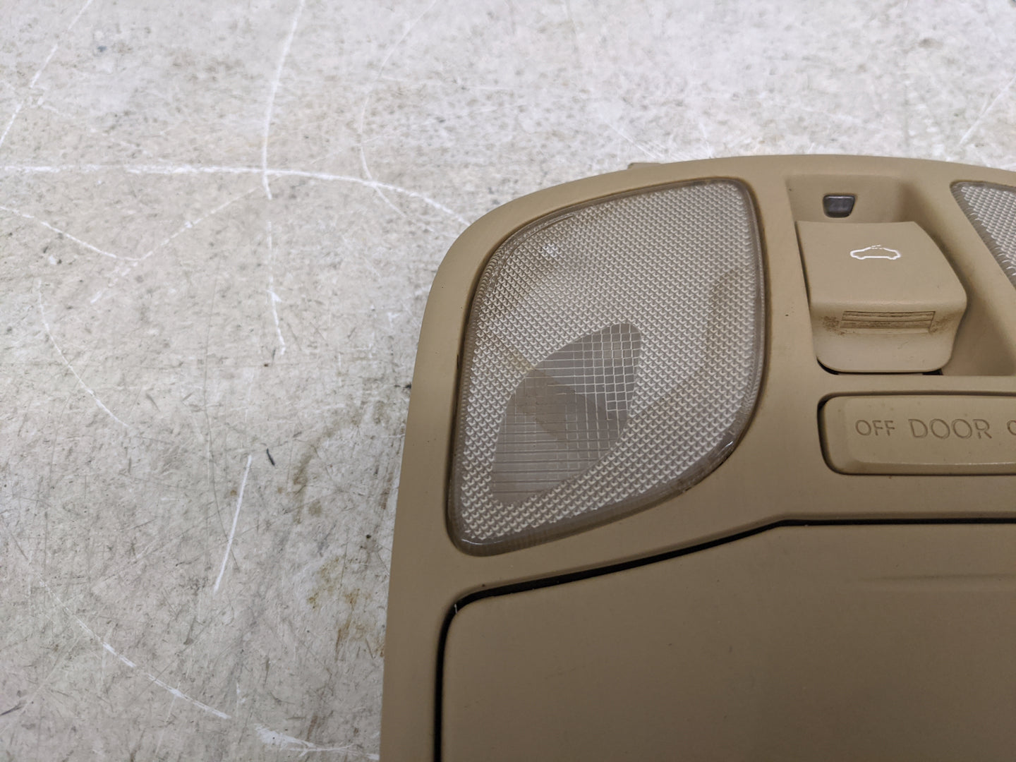 2011 Hyundai Sonata Overhead Roof Console Beige - Oemusedautoparts1.com