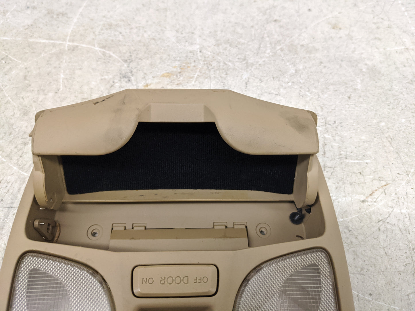 2011 Hyundai Sonata Overhead Roof Console Beige - Oemusedautoparts1.com