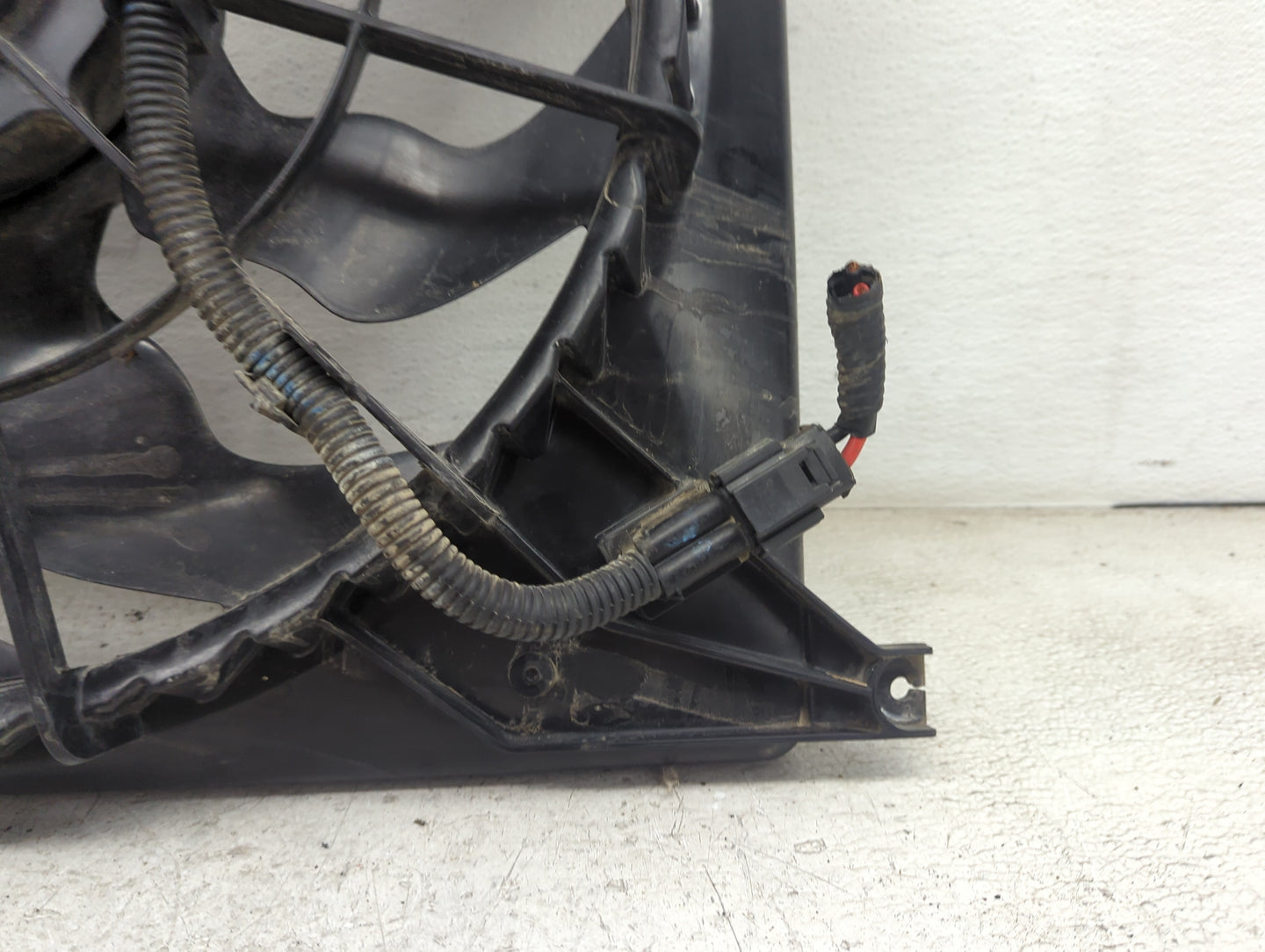 2011 Hyundai Sonata Electric Radiator Cooling Fan Motor Assembly P/N:MEIA3 Fits OEM Used Auto Parts - Oemusedautoparts1.com