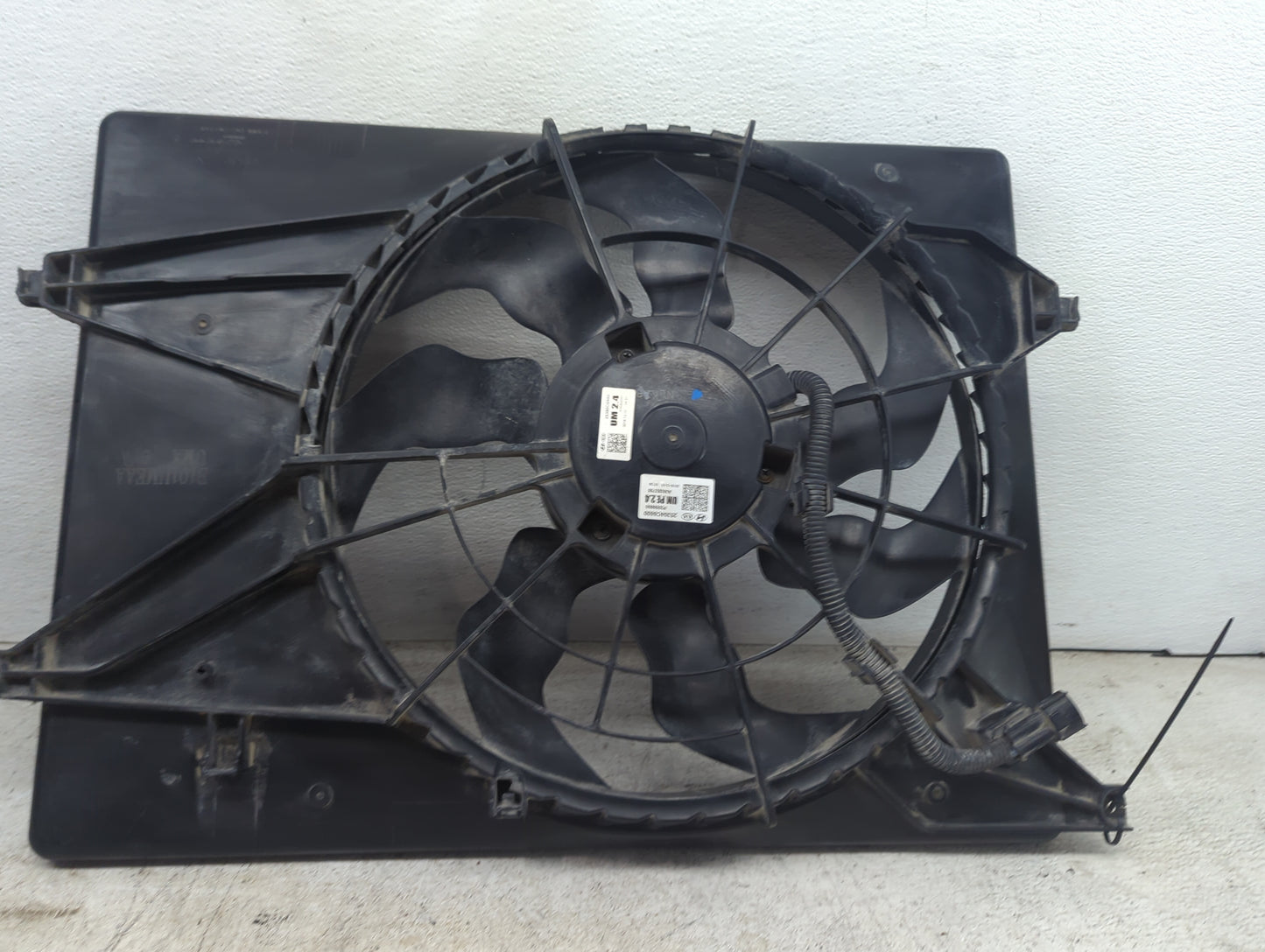 2011 Hyundai Sonata Electric Radiator Cooling Fan Motor Assembly P/N:25380-2W150 Fits OEM Used Auto Parts - Oemusedautoparts