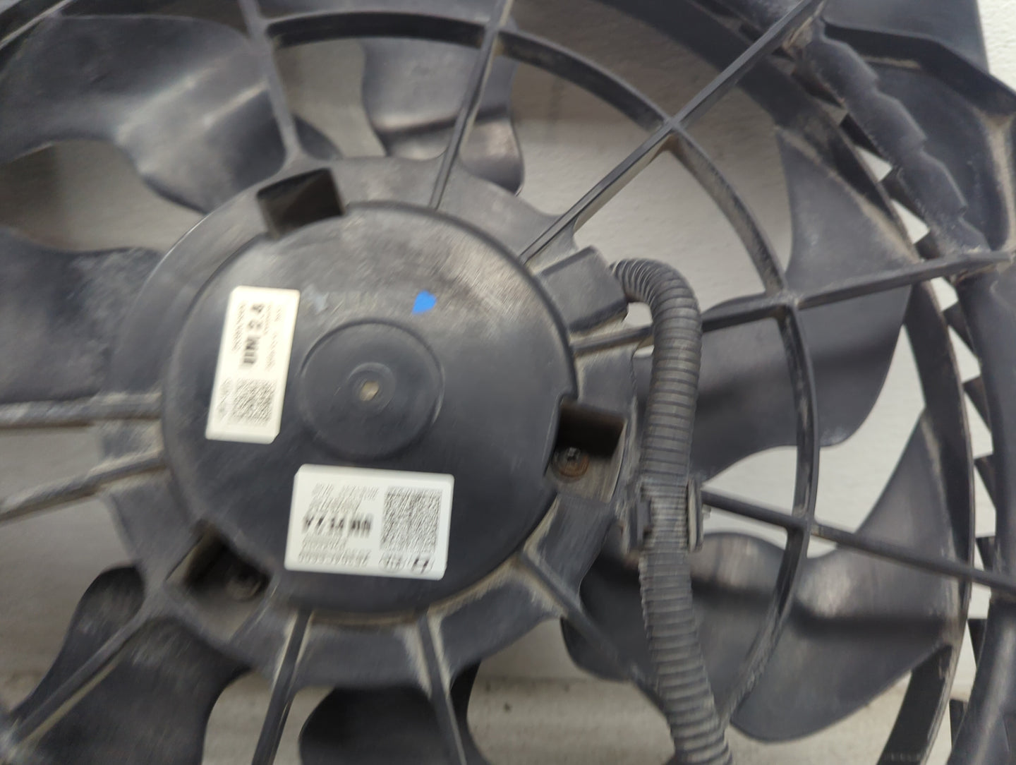 2011 Hyundai Sonata Electric Radiator Cooling Fan Motor Assembly P/N:25380-2W150 Fits OEM Used Auto Parts - Oemusedautoparts