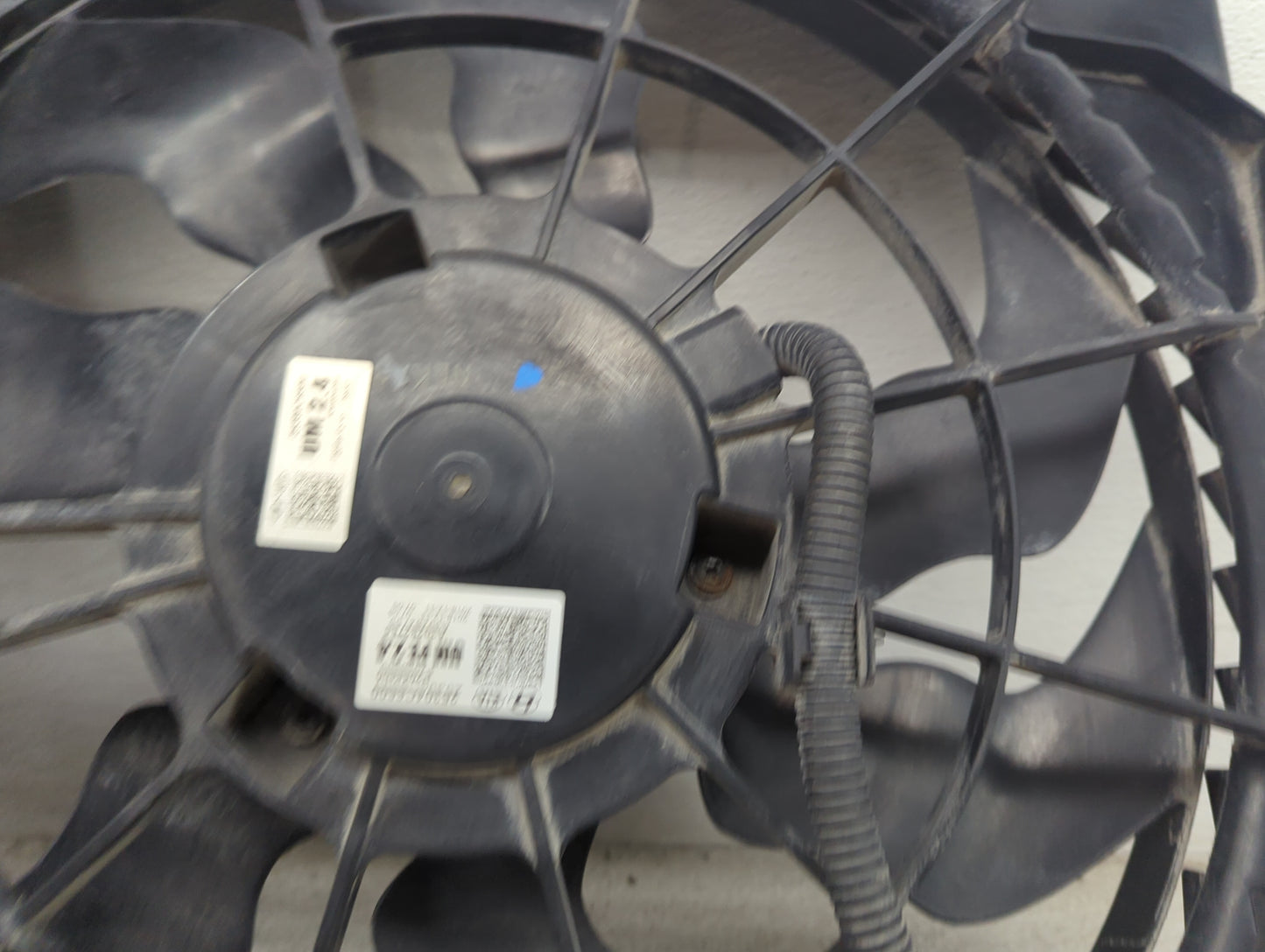 2011 Hyundai Sonata Electric Radiator Cooling Fan Motor Assembly P/N:25380-2W150 Fits OEM Used Auto Parts - Oemusedautoparts