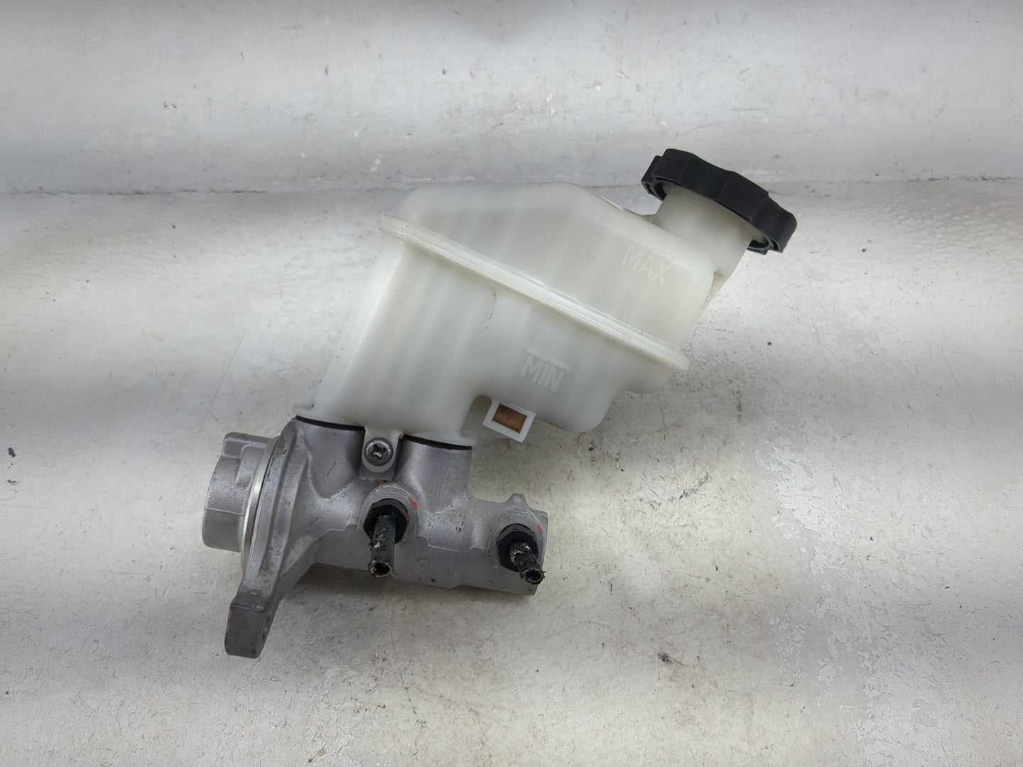 2011-2014 Hyundai Sonata Brake Master Cylinder 1492455 - Oemusedautoparts1.com